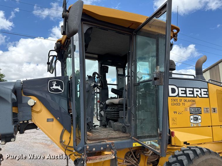 image for item EJ4609 2013 John Deere 772G motor grader
