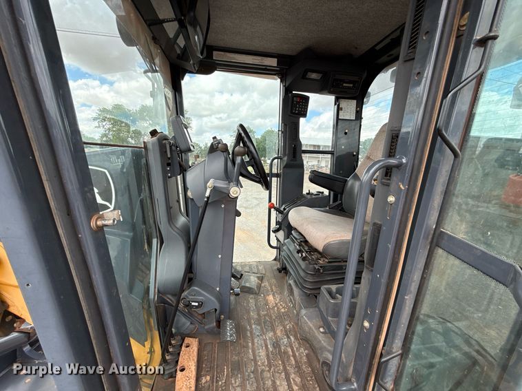 image for item EJ4609 2013 John Deere 772G motor grader