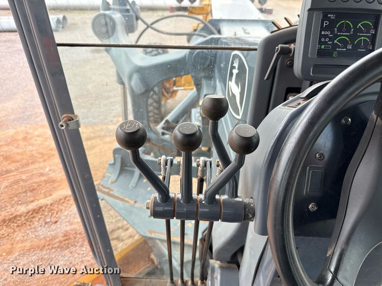 image for item EJ4609 2013 John Deere 772G motor grader