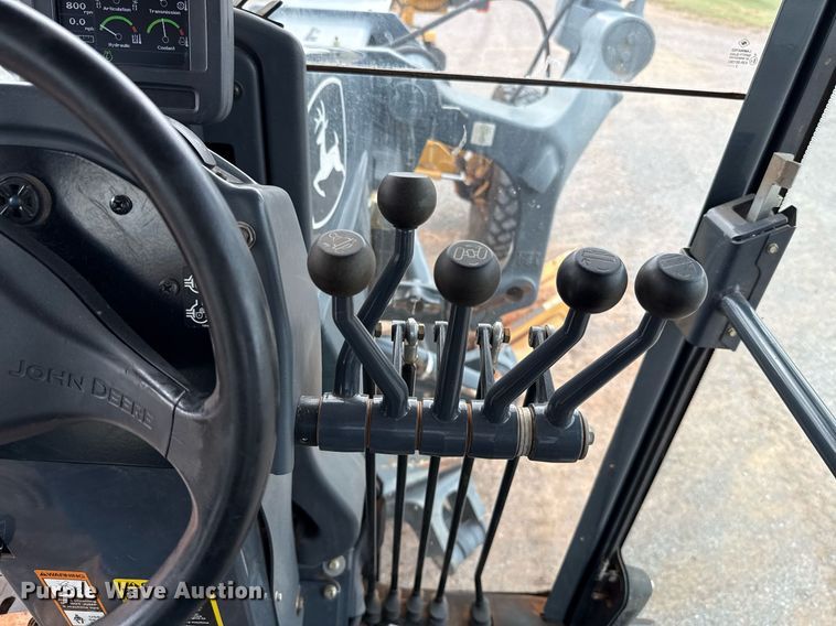 image for item EJ4609 2013 John Deere 772G motor grader