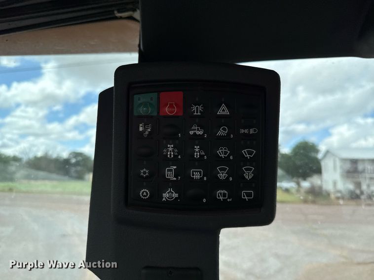 image for item EJ4609 2013 John Deere 772G motor grader