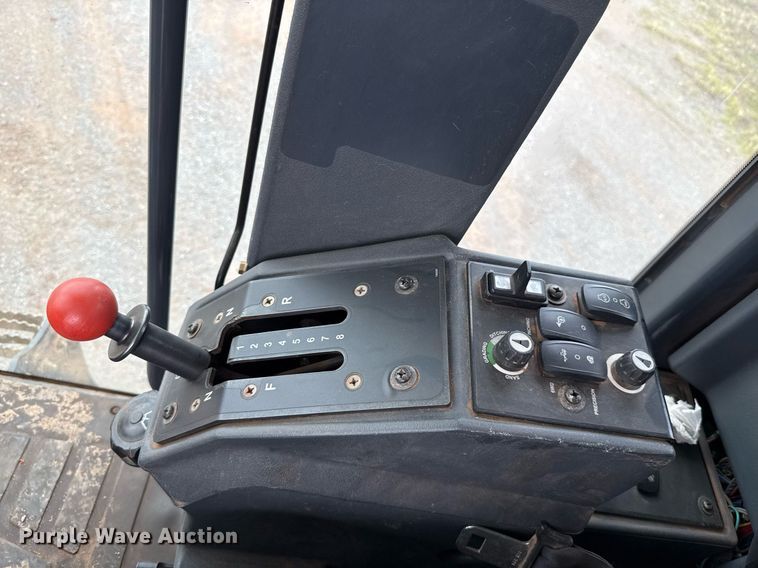 image for item EJ4609 2013 John Deere 772G motor grader