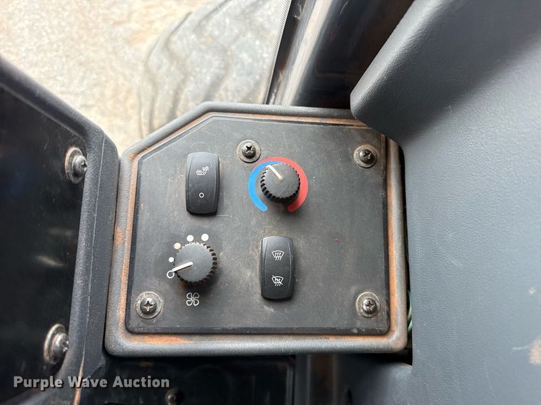 image for item EJ4609 2013 John Deere 772G motor grader