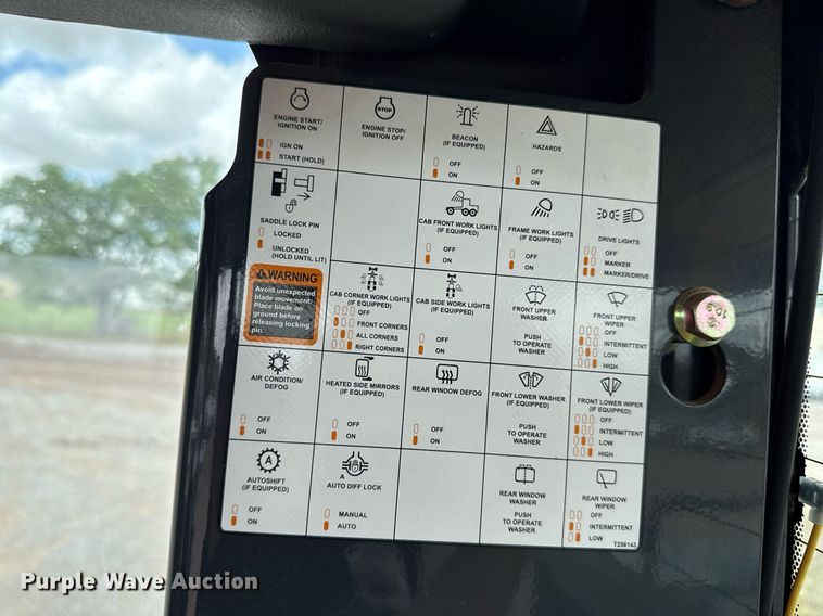 image for item EJ4609 2013 John Deere 772G motor grader