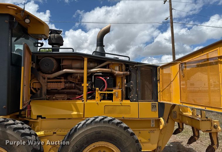 image for item EJ4609 2013 John Deere 772G motor grader