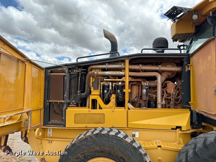 image for item EJ4609 2013 John Deere 772G motor grader