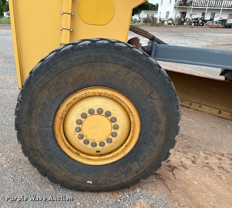 image for item EJ4609 2013 John Deere 772G motor grader