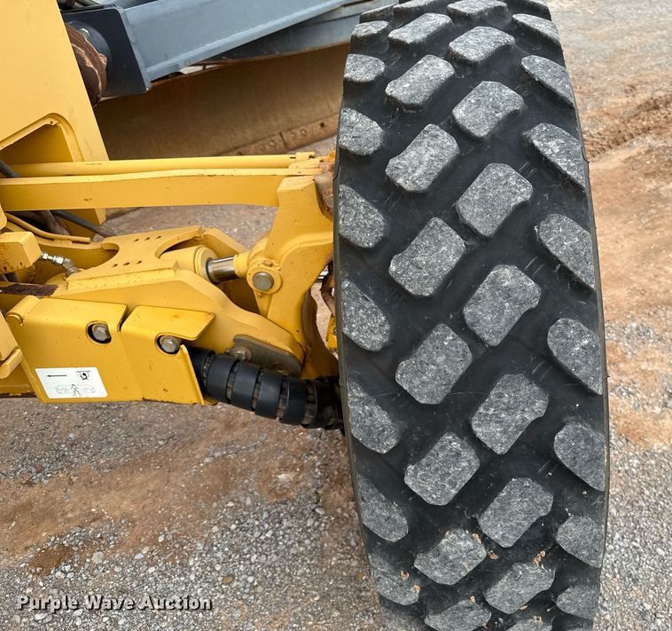 image for item EJ4609 2013 John Deere 772G motor grader