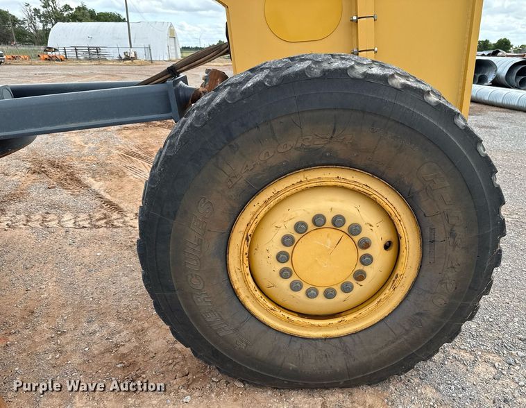 image for item EJ4609 2013 John Deere 772G motor grader