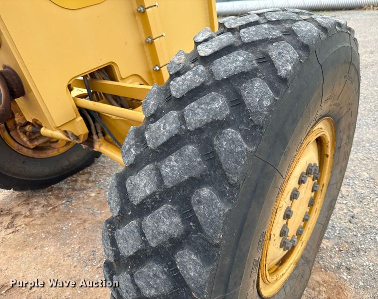 image for item EJ4609 2013 John Deere 772G motor grader