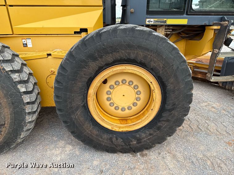 image for item EJ4609 2013 John Deere 772G motor grader