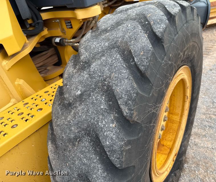 image for item EJ4609 2013 John Deere 772G motor grader