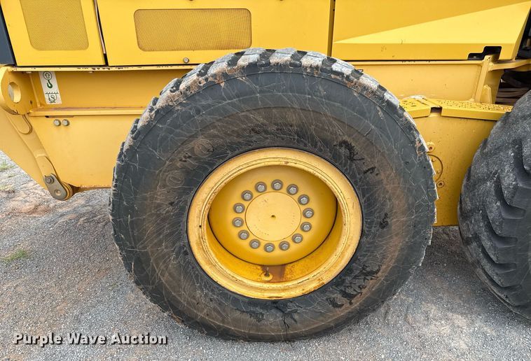 image for item EJ4609 2013 John Deere 772G motor grader