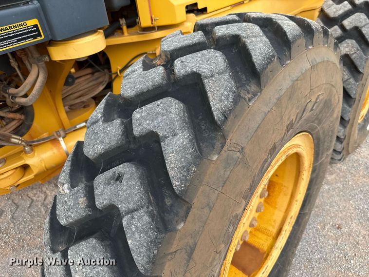 image for item EJ4609 2013 John Deere 772G motor grader