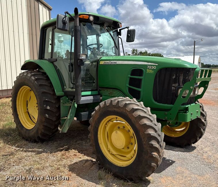 image for item EJ4610 2011 John Deere 7230 MFWD tractor