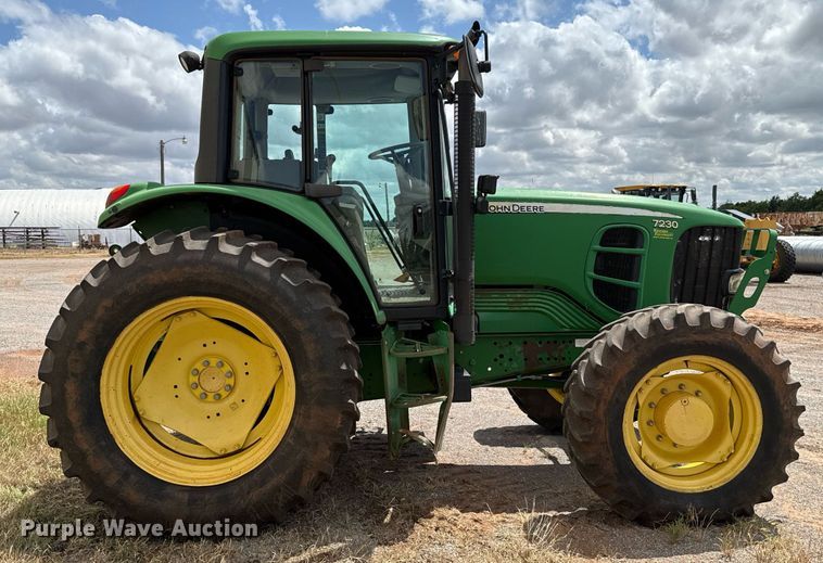 image for item EJ4610 2011 John Deere 7230 MFWD tractor