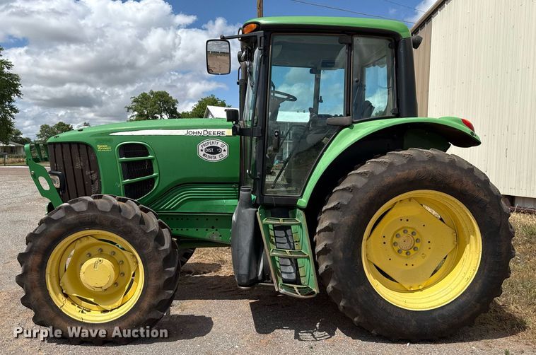 image for item EJ4610 2011 John Deere 7230 MFWD tractor