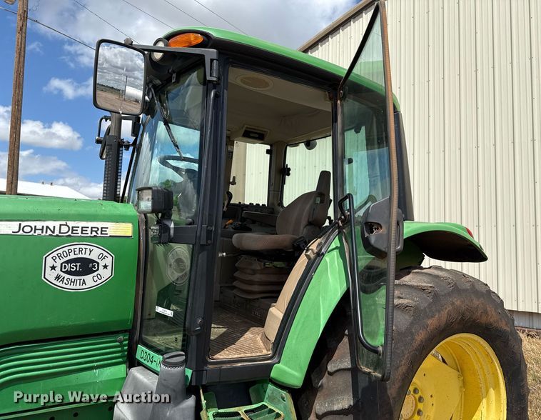 image for item EJ4610 2011 John Deere 7230 MFWD tractor