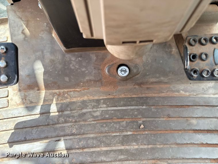 image for item EJ4610 2011 John Deere 7230 MFWD tractor