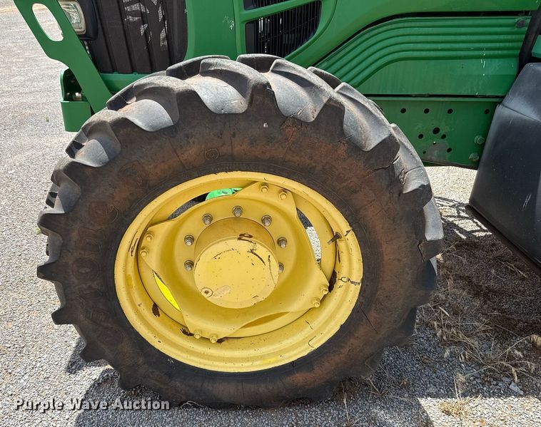 image for item EJ4610 2011 John Deere 7230 MFWD tractor