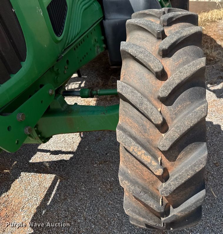 image for item EJ4610 2011 John Deere 7230 MFWD tractor