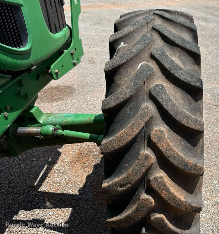image for item EJ4610 2011 John Deere 7230 MFWD tractor