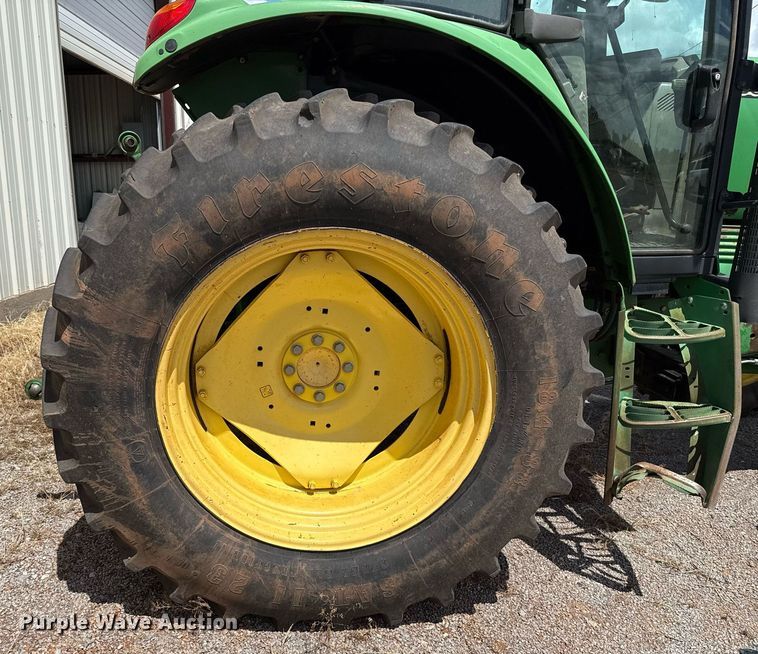 image for item EJ4610 2011 John Deere 7230 MFWD tractor