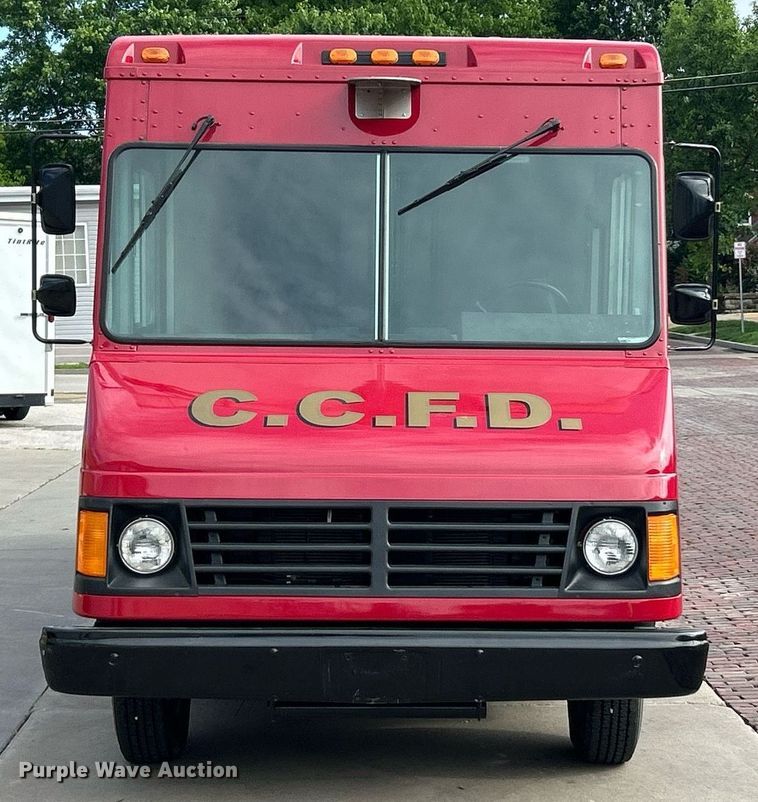 image for item EK8121 1998 Chevrolet P Series delivery truck