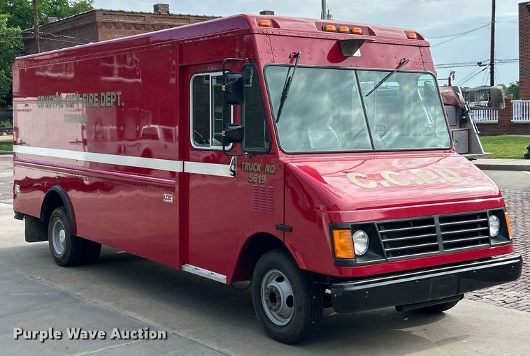 image for item EK8121 1998 Chevrolet P Series delivery truck