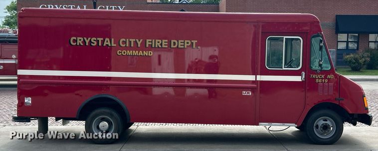 image for item EK8121 1998 Chevrolet P Series delivery truck