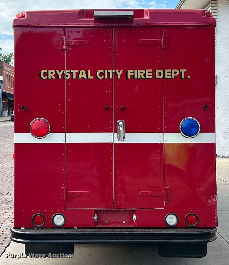 image for item EK8121 1998 Chevrolet P Series delivery truck