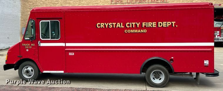 image for item EK8121 1998 Chevrolet P Series delivery truck