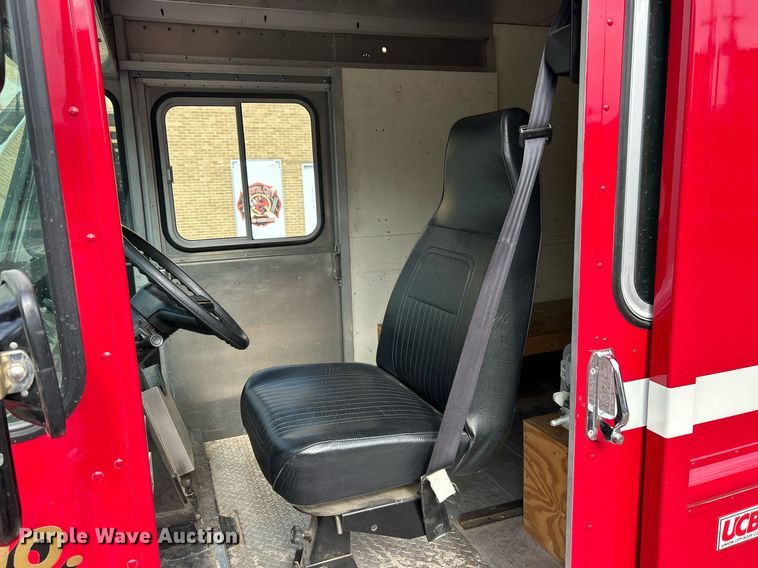 image for item EK8121 1998 Chevrolet P Series delivery truck