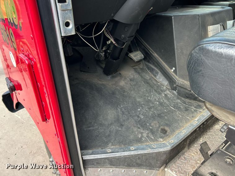 image for item EK8121 1998 Chevrolet P Series delivery truck