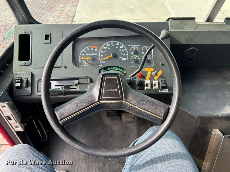 image for item EK8121 1998 Chevrolet P Series delivery truck