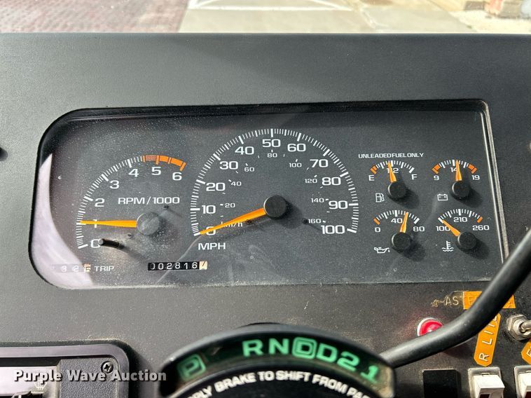 image for item EK8121 1998 Chevrolet P Series delivery truck