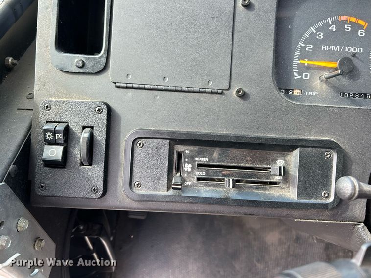 image for item EK8121 1998 Chevrolet P Series delivery truck