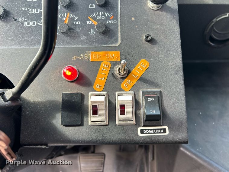 image for item EK8121 1998 Chevrolet P Series delivery truck