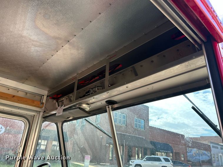 image for item EK8121 1998 Chevrolet P Series delivery truck