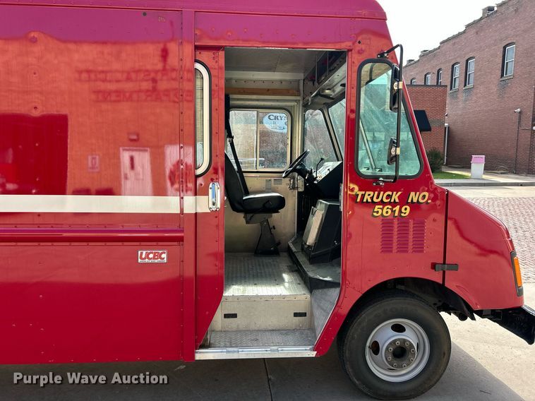 image for item EK8121 1998 Chevrolet P Series delivery truck