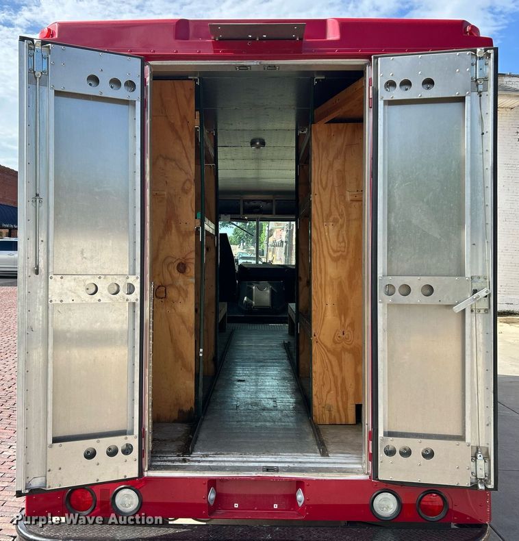 image for item EK8121 1998 Chevrolet P Series delivery truck