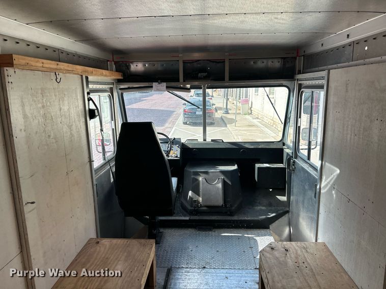 image for item EK8121 1998 Chevrolet P Series delivery truck