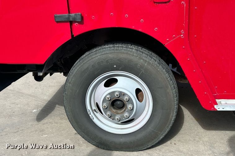 image for item EK8121 1998 Chevrolet P Series delivery truck