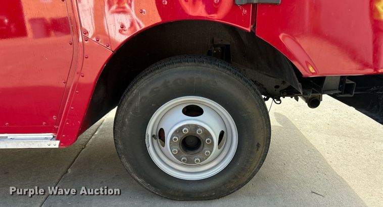 image for item EK8121 1998 Chevrolet P Series delivery truck