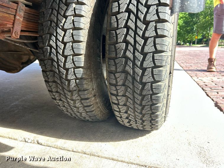 image for item EK8121 1998 Chevrolet P Series delivery truck