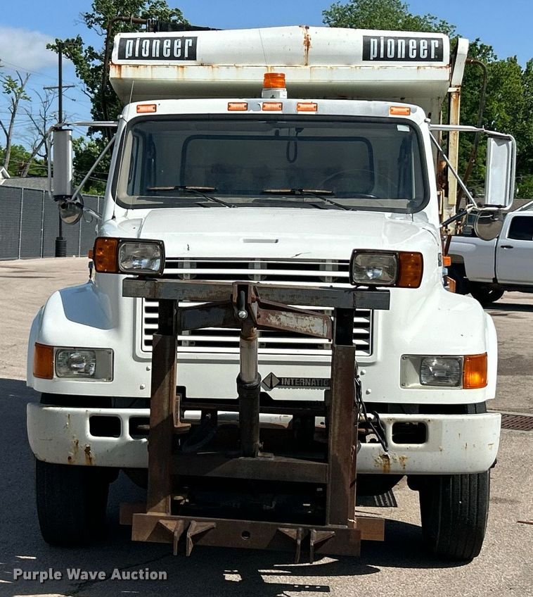 image for item EK8123 1999 International 4900 dump truck