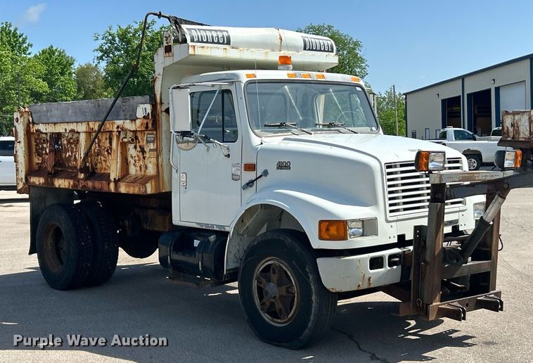 image for item EK8123 1999 International 4900 dump truck