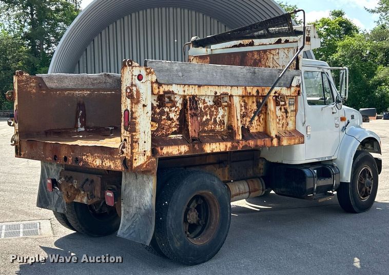 image for item EK8123 1999 International 4900 dump truck