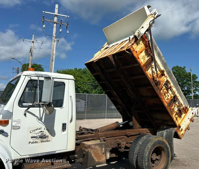 image for item EK8123 1999 International 4900 dump truck