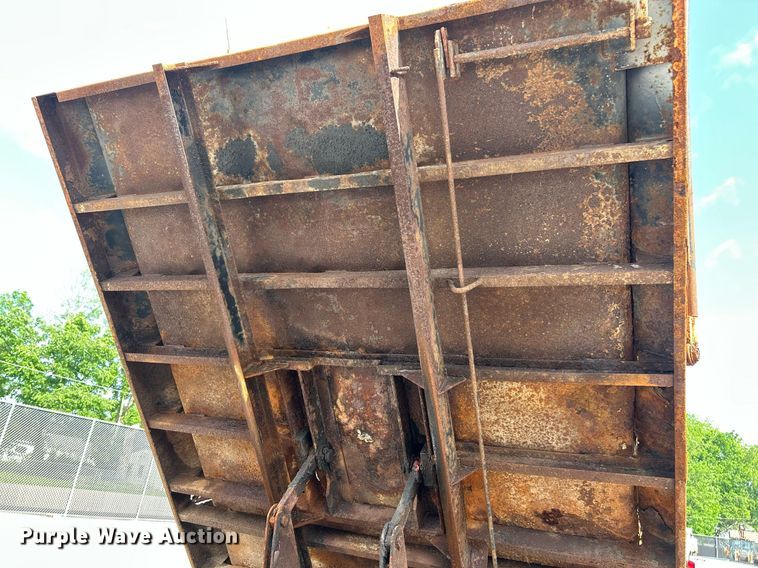 image for item EK8123 1999 International 4900 dump truck